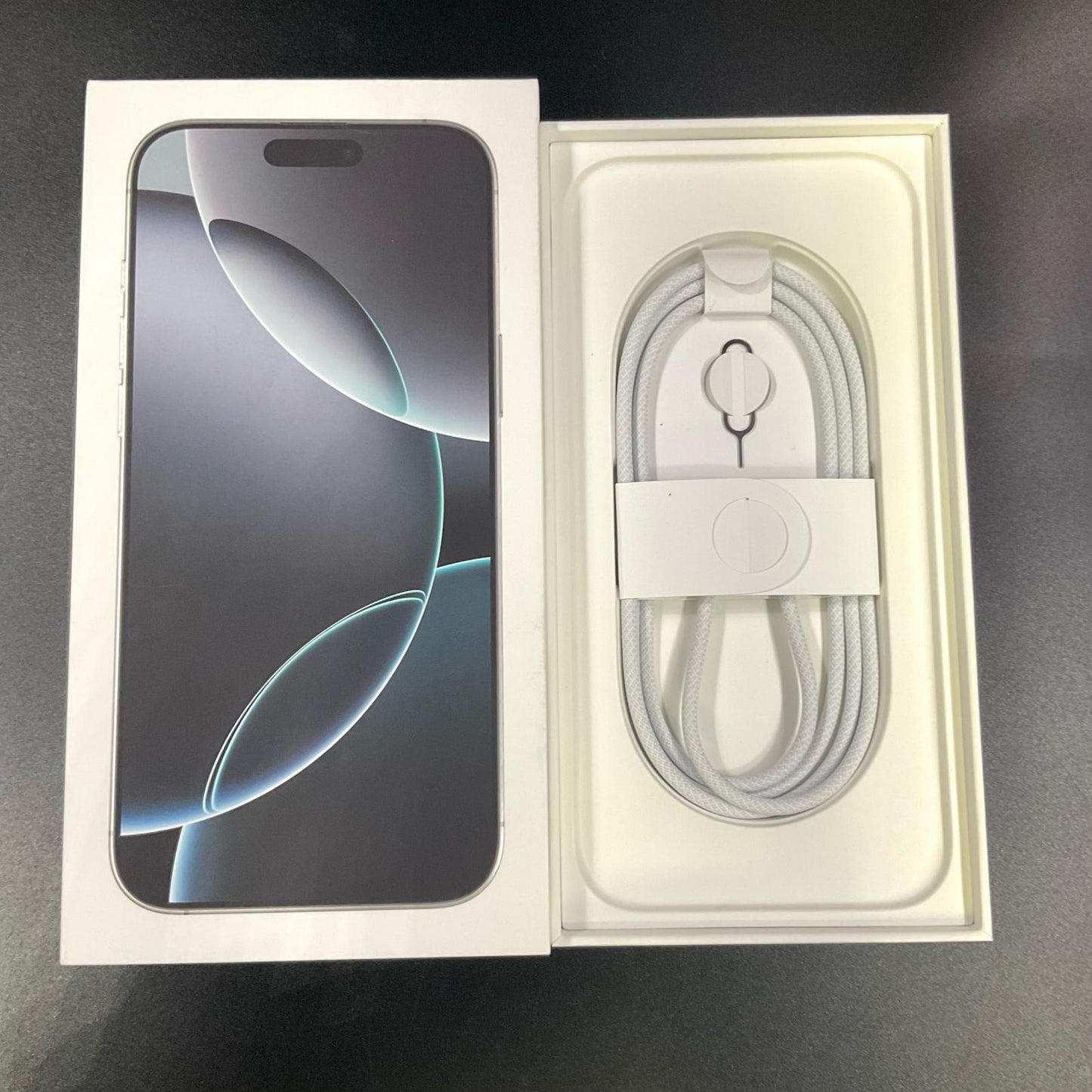 【全額返金保証】【最速発送】Apple iPhone iPhone 16 Pro Max 512GB ホワイトチタニウム SIMフリー 白ロム 美品 動作確認済 92%