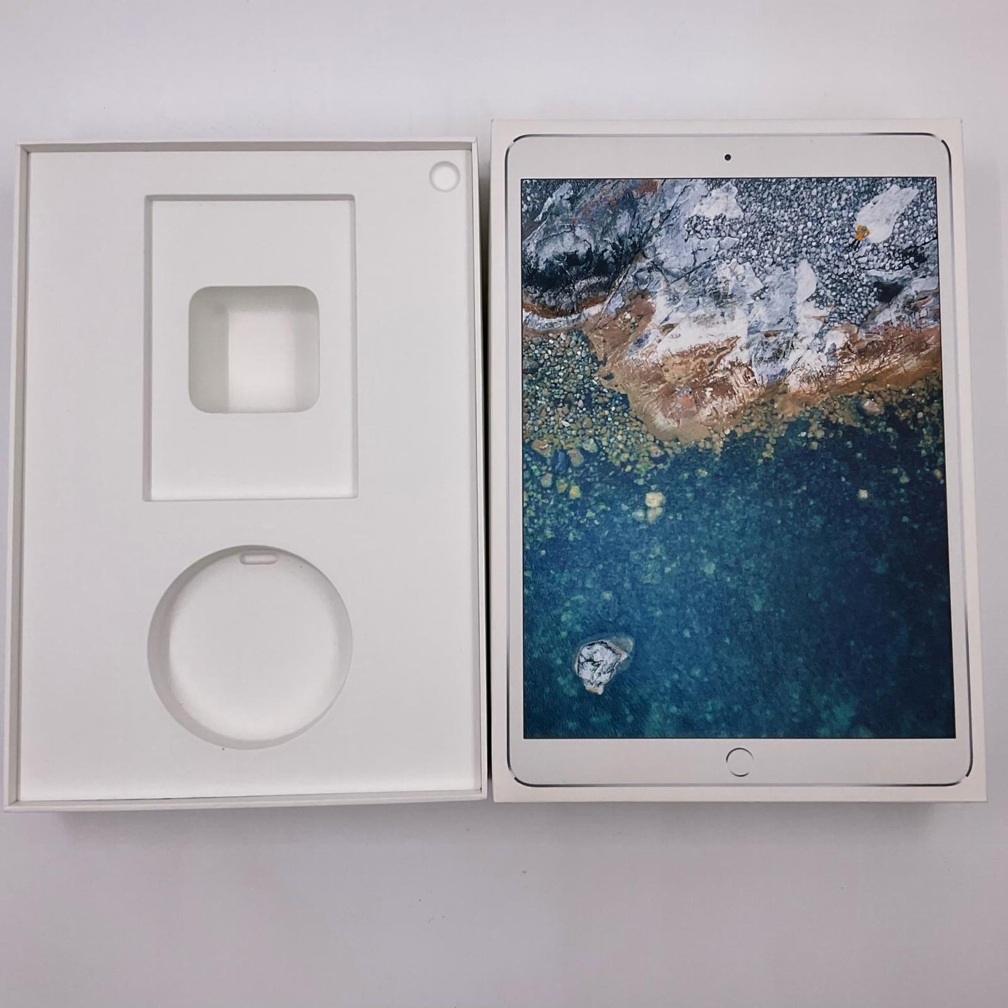【全額返金保証】【最速発送】Apple iPad iPad Pro 10.5インチ 256GB シルバー WiFi+Cellular Softbank 白ロム 動作確認済