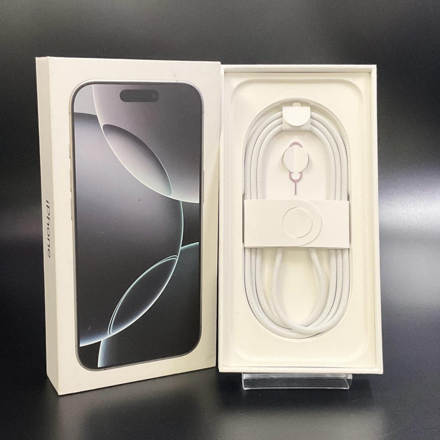 【全額返金保証】【最速発送】Apple iPhone iPhone 16 Pro 128GB ホワイトチタニウム docomo 白ロム 超美品 動作確認済 95%