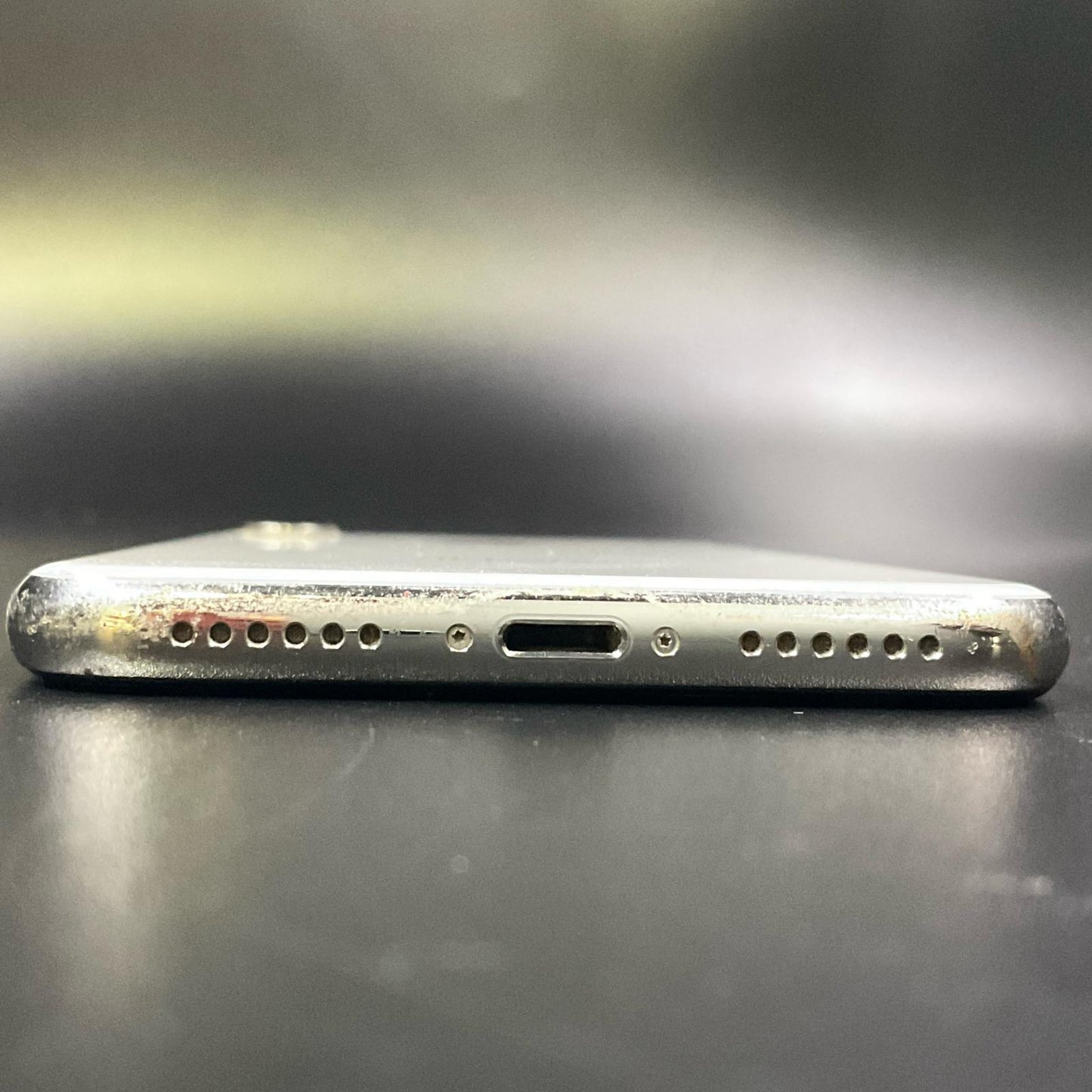 【全額返金保証】【最速発送】Apple iPhone iPhone X 256GB シルバー au 白ロム 動作確認済 79%