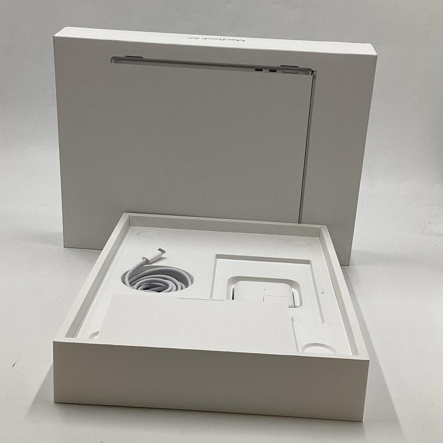 【全額返金保証】【最速発送】Apple MacBook Air 13インチ 2025 Apple M4 16GB M.2 SSD 256GB シルバー 100% 超美品 動作確認済
