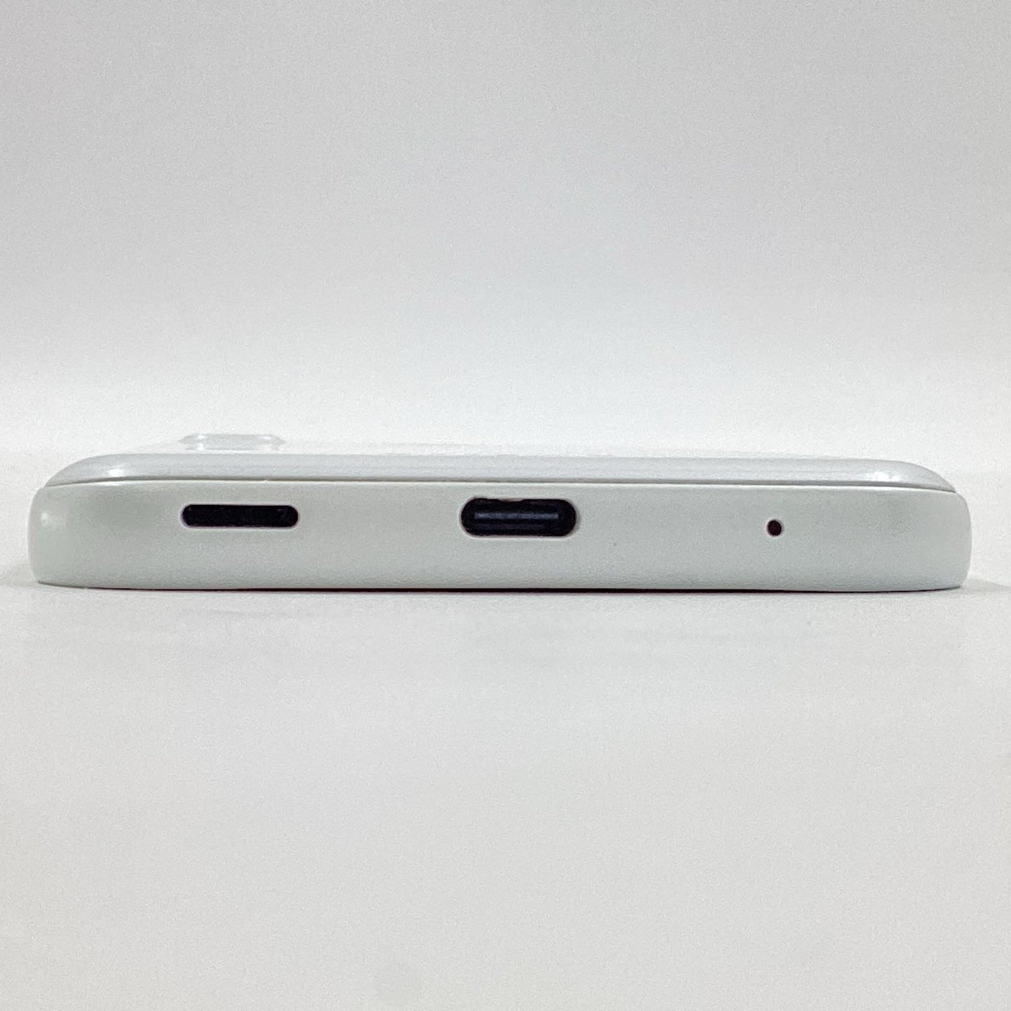 【全額返金保証】【最速発送】富士通 arrows We 64GB ホワイト docomo F-51B 白ロム 動作確認済