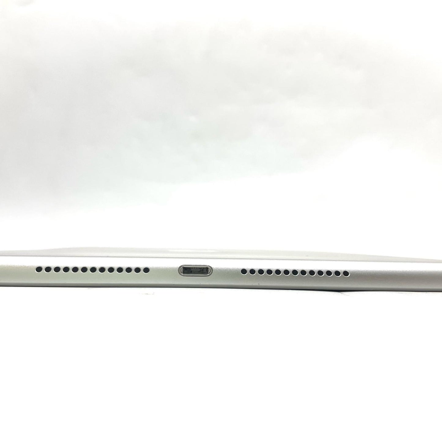 【最速発送】Apple iPad iPad 10.2インチ 第9世代 64GB シルバー WiFi+Cellular au 白ロム【難有】