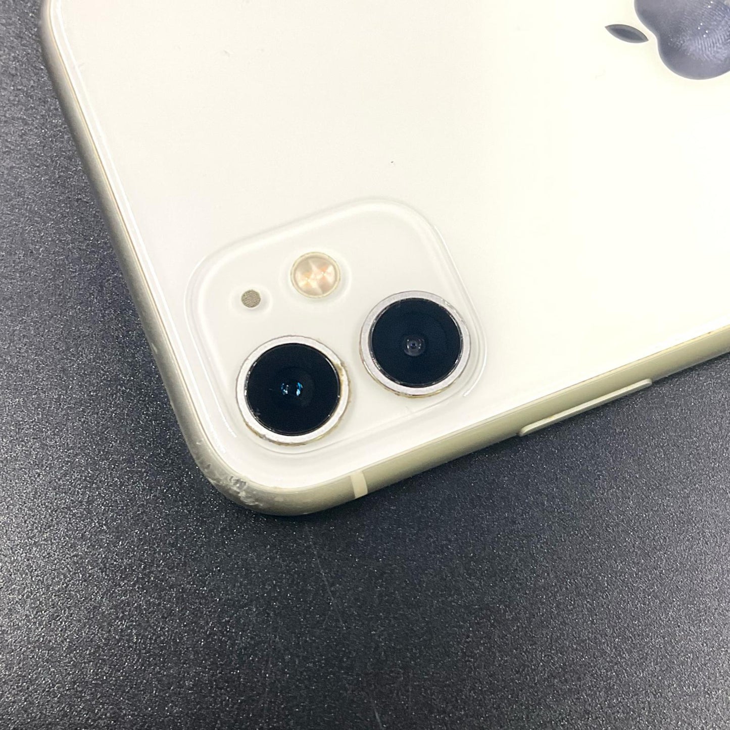 【全額返金保証】【最速発送】Apple iPhone iPhone 11 64GB ホワイト au 白ロム 動作確認済 74%