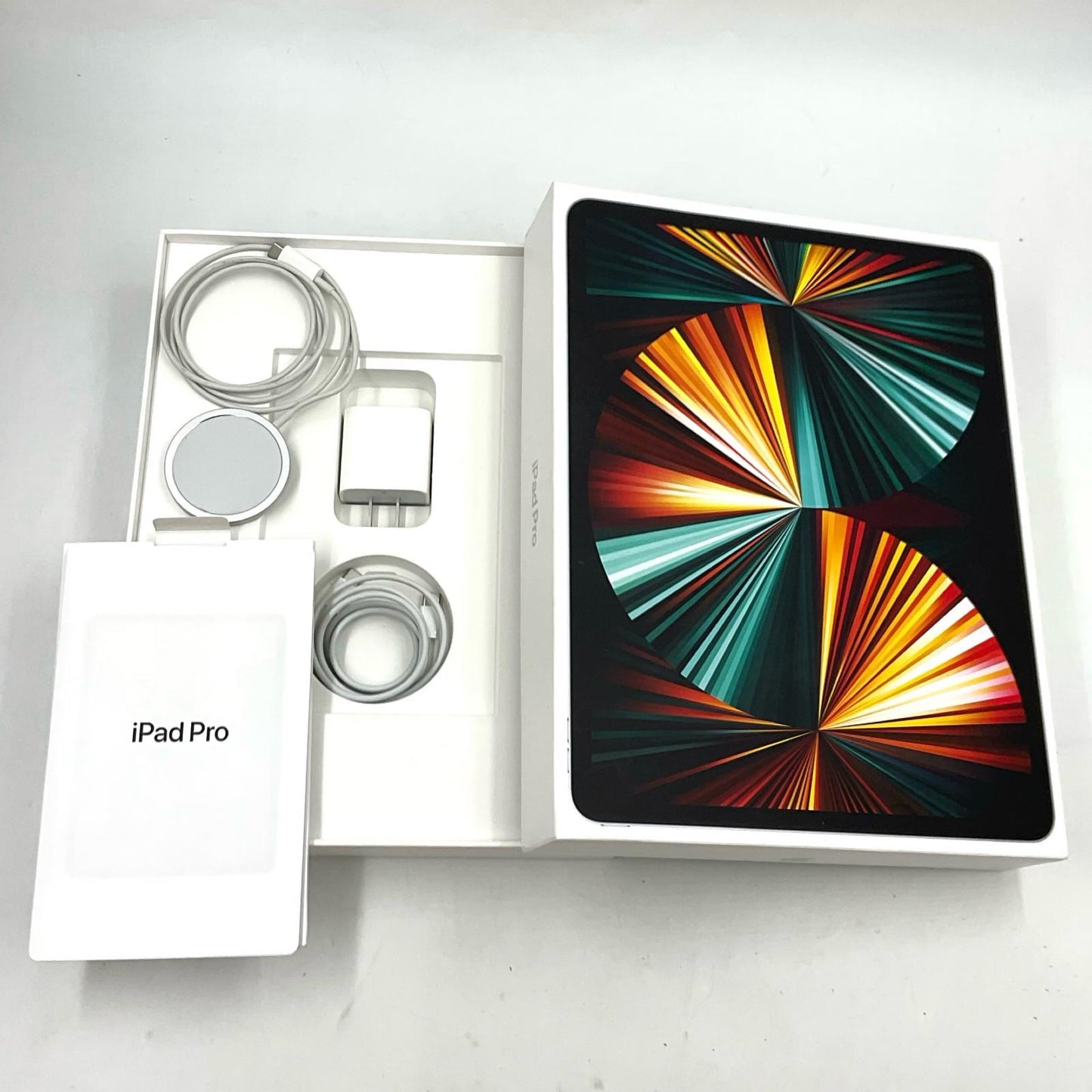 【全額返金保証】【最速発送】Apple iPad Pro 12.9インチ 第5世代 256GB シルバー Wi-Fi 美品 動作確認済