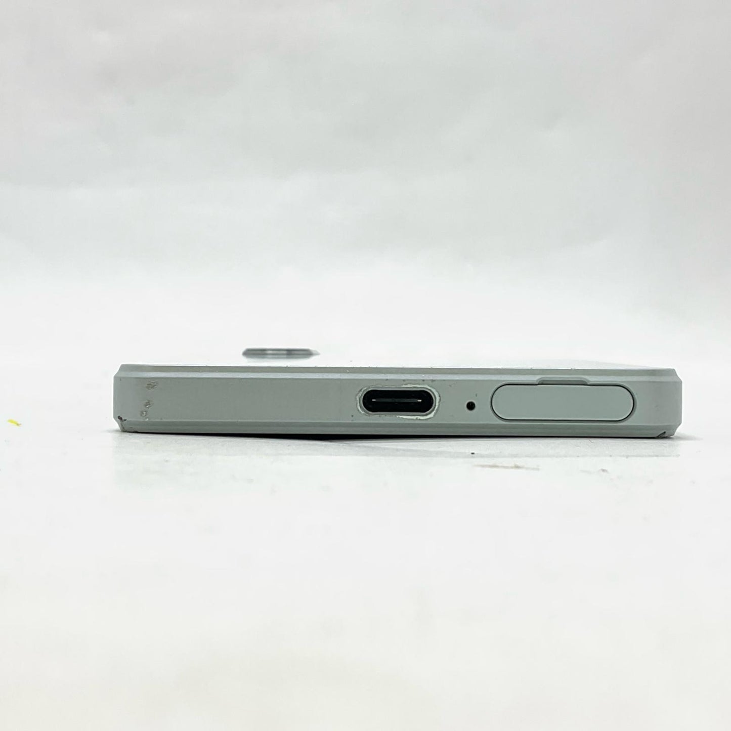 【全額返金保証】【最速発送】Sony Xperia 1 IV 256GB docomo SO-51C 白ロム 動作確認済