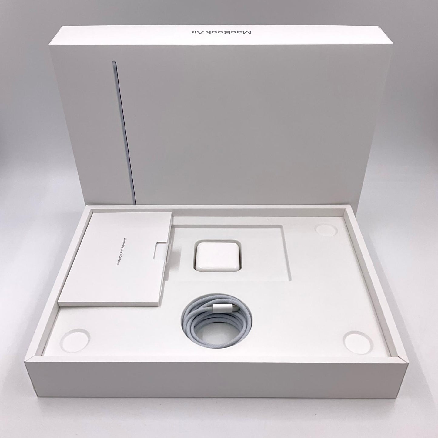 【全額返金保証】【最速発送】Apple MacBook Air 13.6インチ 2025 Apple M4 16GB SSD 1TB スカイブルー 100% 超美品 動作確認済