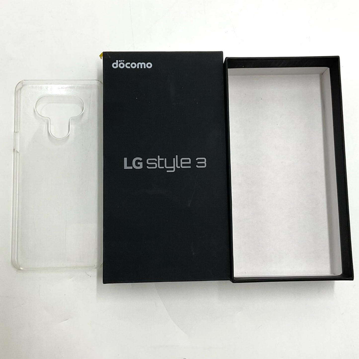 【最速発送】LG LG style3 64GB docomo L-41A 白ロム【難有】