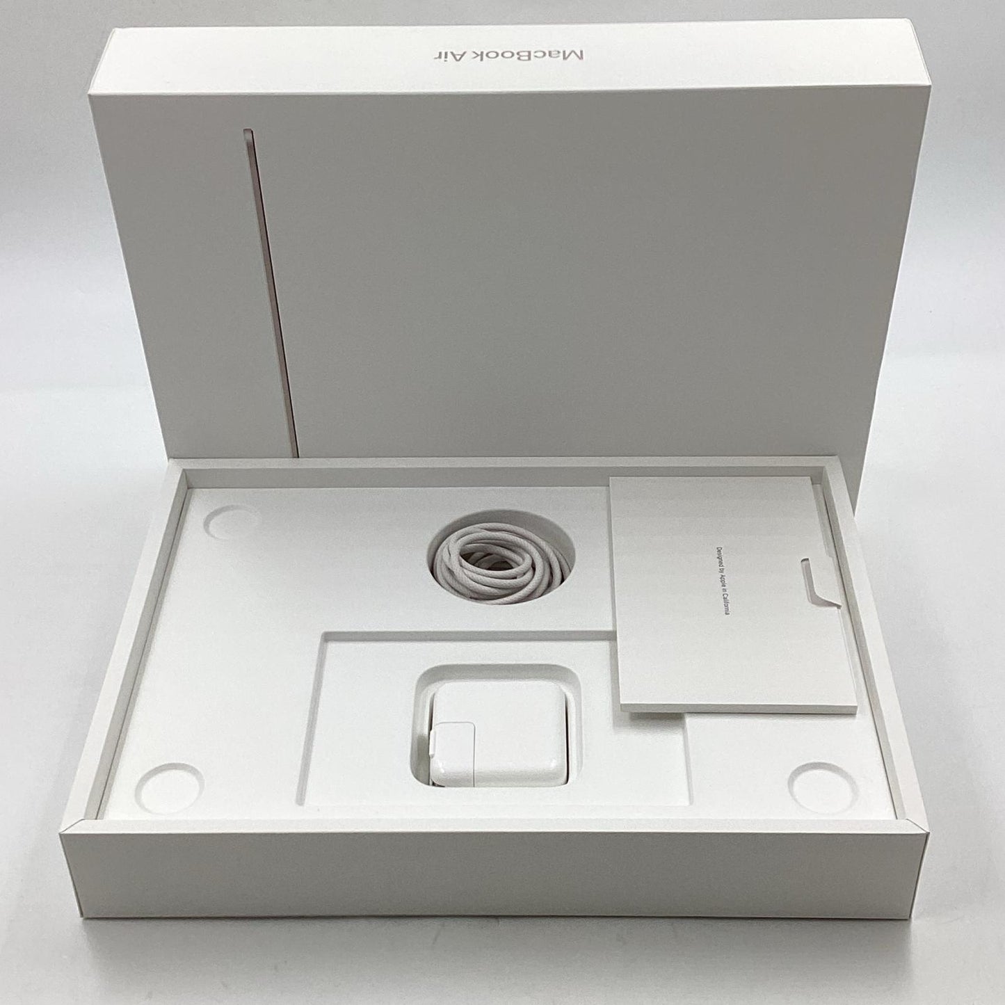 【全額返金保証】【最速発送】Apple MacBook Air 13.6インチ 2025 Apple M4 16GB SSD 256GB スターライト 100% 美品 動作確認済