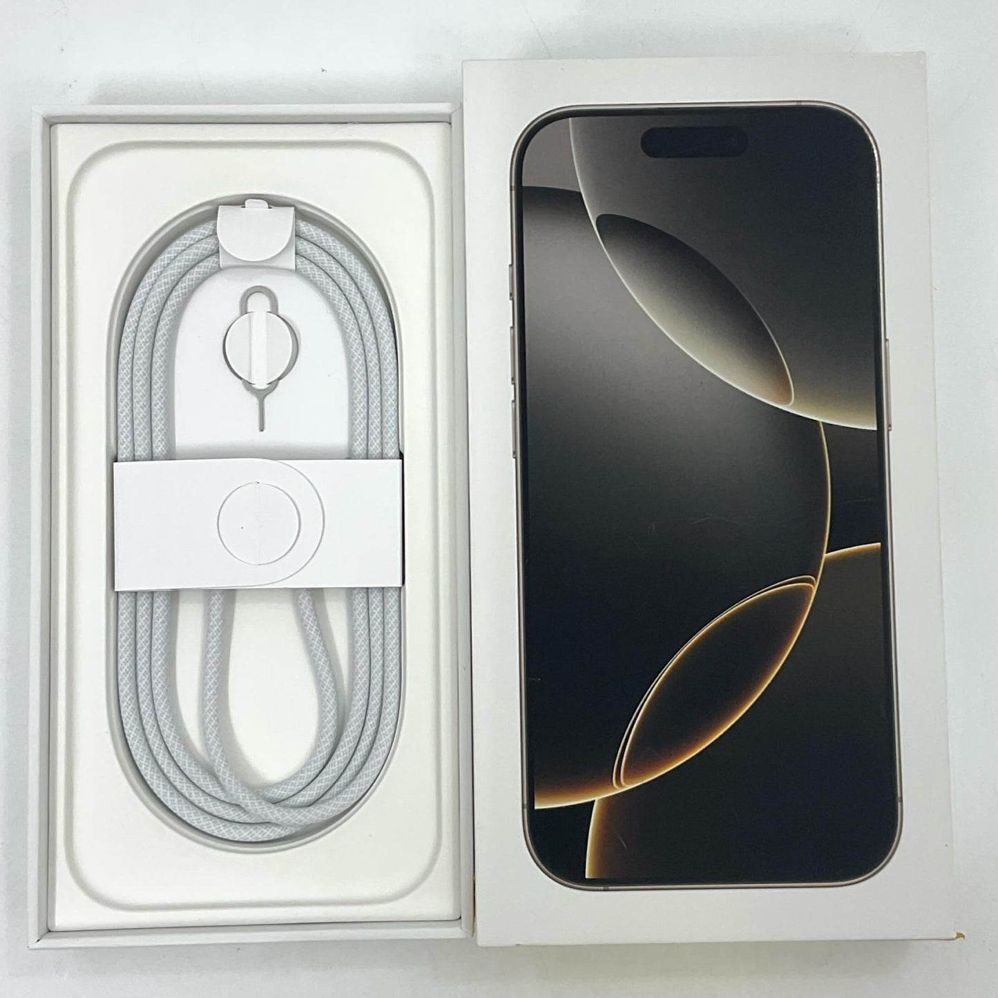 【全額返金保証】【最速発送】Apple iPhone iPhone 16 Pro 128GB ナチュラルチタニウム au 白ロム 超美品 動作確認済 94%