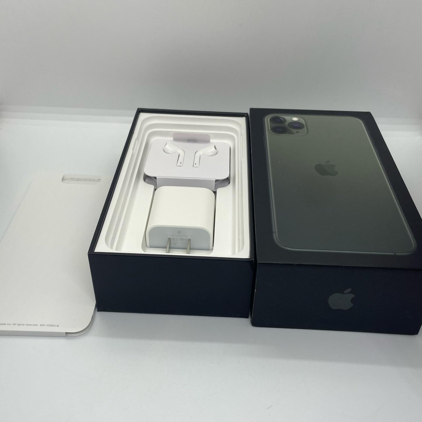【全額返金保証】【最速発送】Apple iPhone iPhone 11 Pro Max 256GB ミッドナイトグリーン docomo SIMフリー 白ロム 動作確認済 84 %