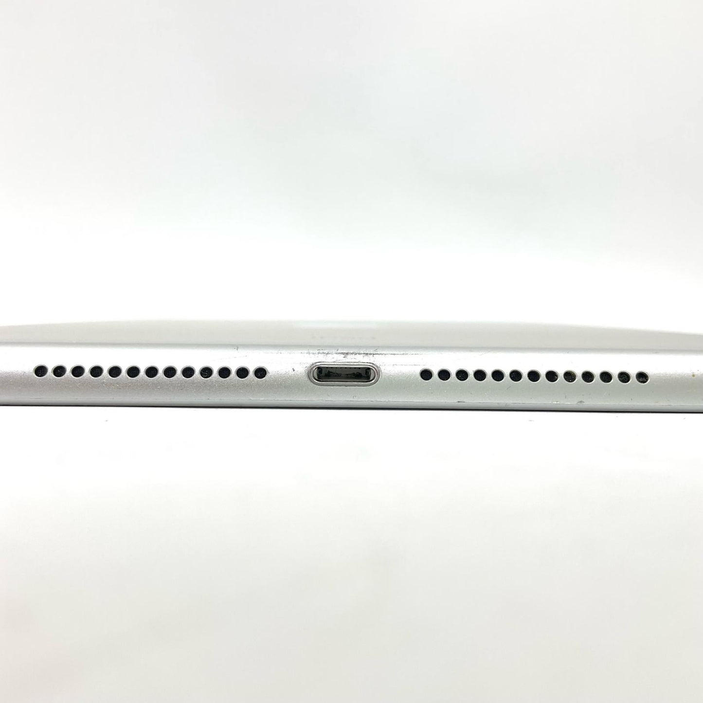 【全額返金保証】【最速発送】Apple iPad iPad 9.7インチ 第6世代 128GB シルバー Wi-Fi 動作確認済