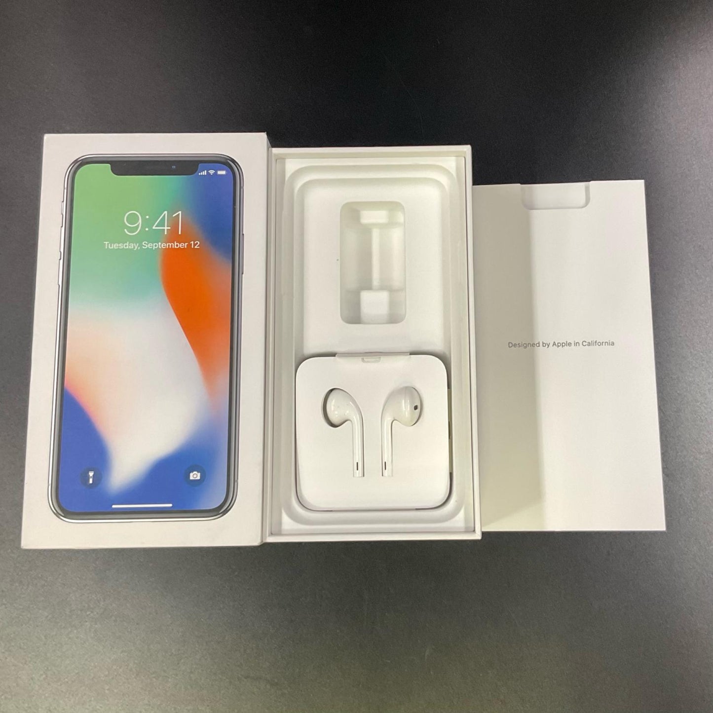 【全額返金保証】【最速発送】Apple iPhone iPhone X 64GB シルバー docomo 白ロム 動作確認済 87%