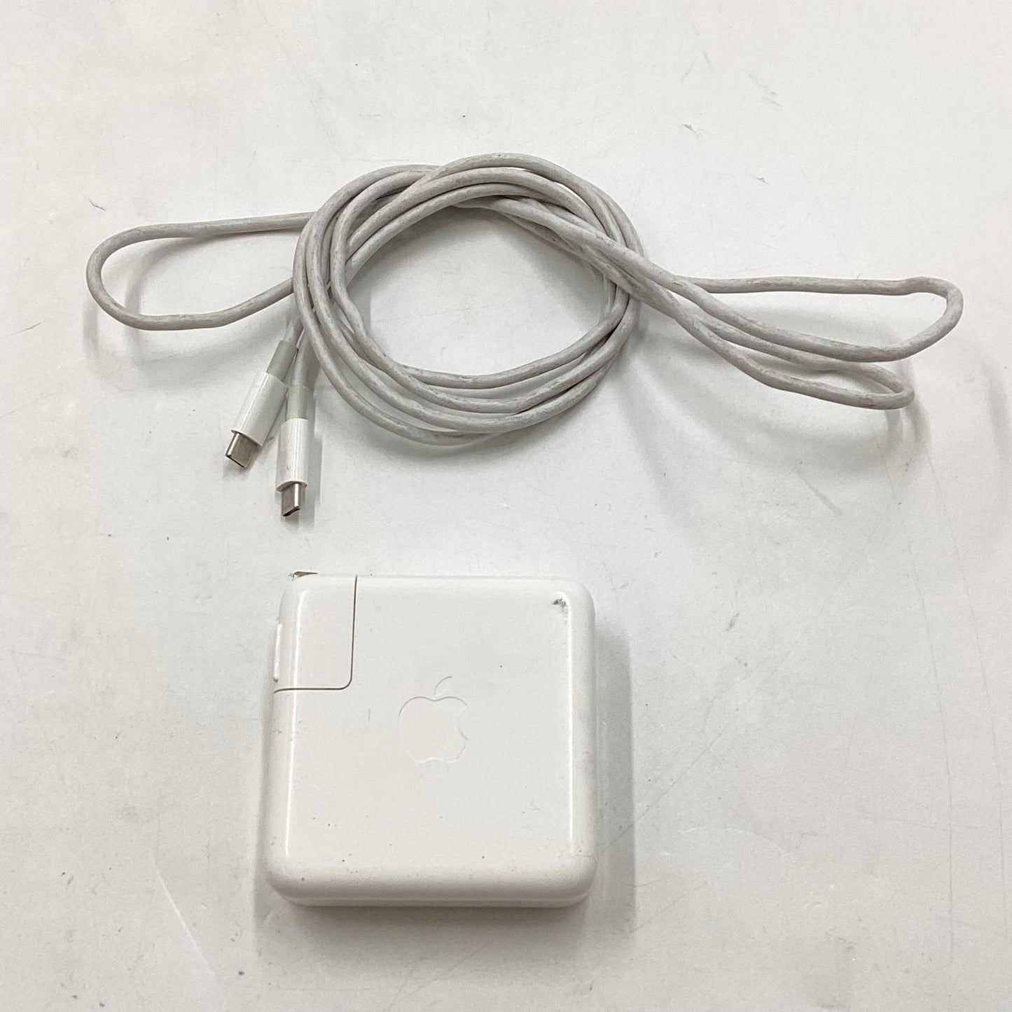 【最速発送】Apple MacBook Pro 2020 1.4GHz クアッドコア Intel Core i5 8GB SSD 256GB スペースグレイ 84.8%【難有】