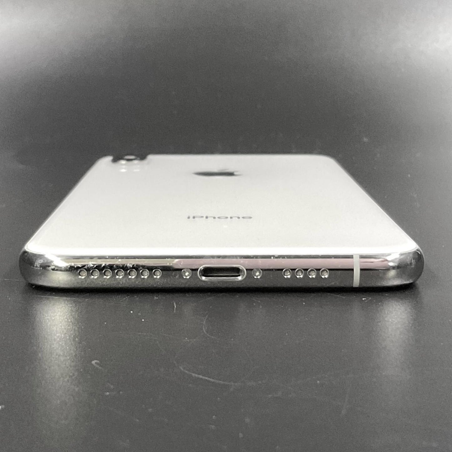 【全額返金保証】【最速発送】Apple iPhone iPhone XS Max 256GB シルバー au 白ロム 動作確認済 84%