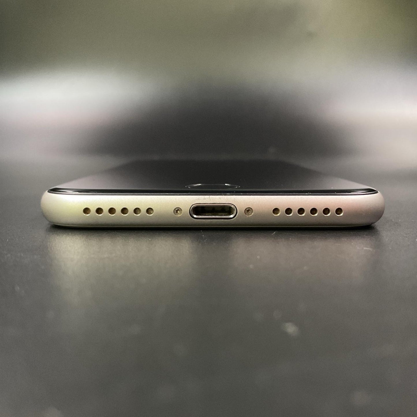 【全額返金保証】【最速発送】Apple iPhone iPhone SE(第3世代) 64GB スターライト docomo 動作確認済 76%