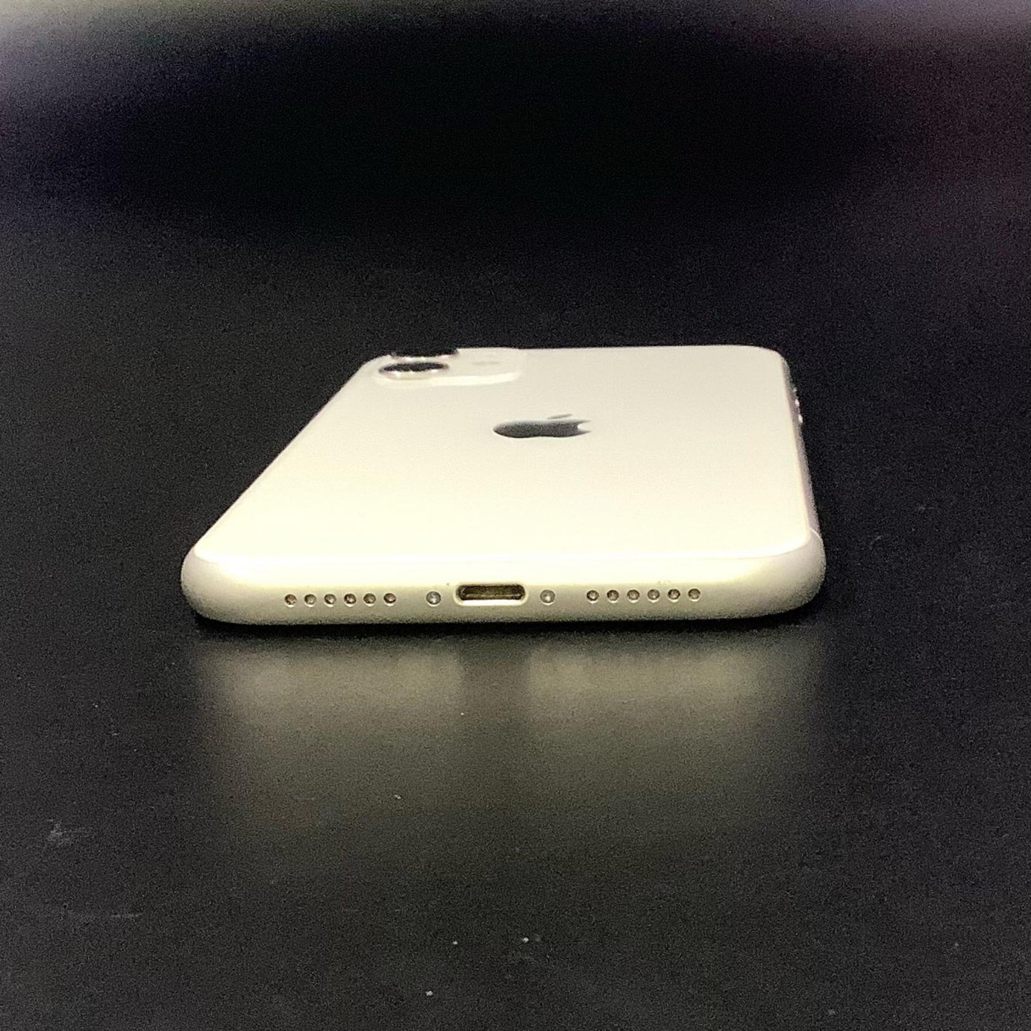 【全額返金保証】【最速発送】Apple iPhone iPhone 11 64GB ホワイト au 白ロム 動作確認済 81%