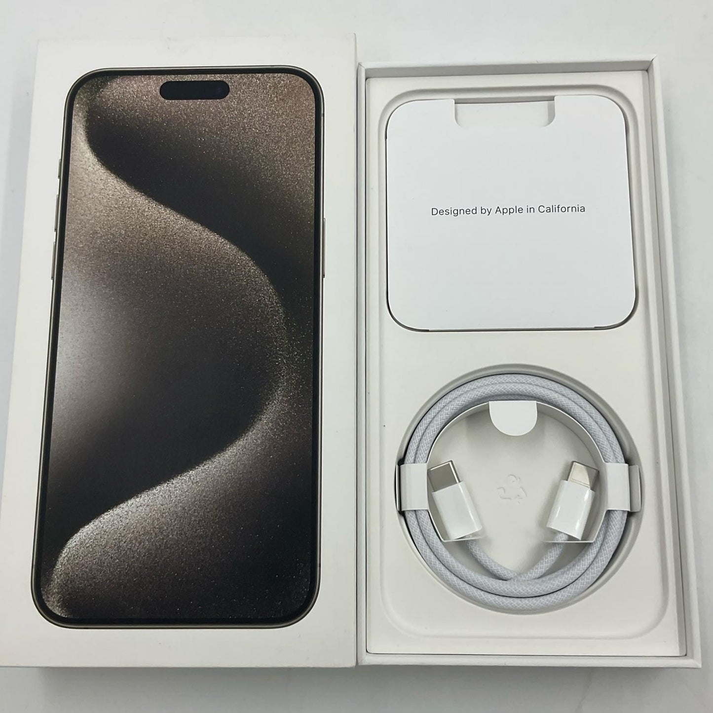 【全額返金保証】【最速発送】Apple iPhone iPhone 15 Pro Max 256GB ナチュラルチタニウム au SIMフリー 美品 動作確認済 94%