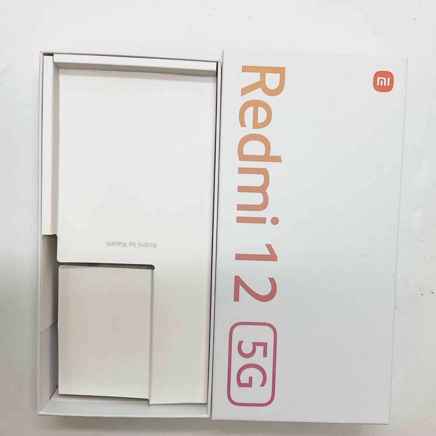【全額返金保証】【最速発送】Xiaomi Redmi Redmi12 5G 128GB ポーラーシルバー au SIMフリー XIG03 白ロム 美品 動作確認済