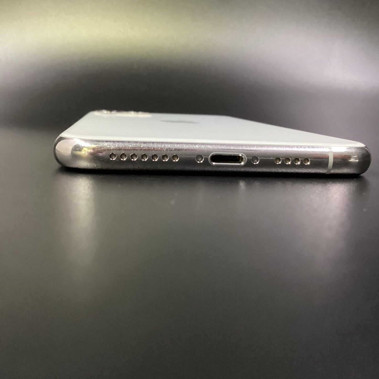 【全額返金保証】【最速発送】Apple iPhone iPhone 11 Pro Max 256GB ホワイト docomo SIMフリー 白ロム 動作確認済 79%