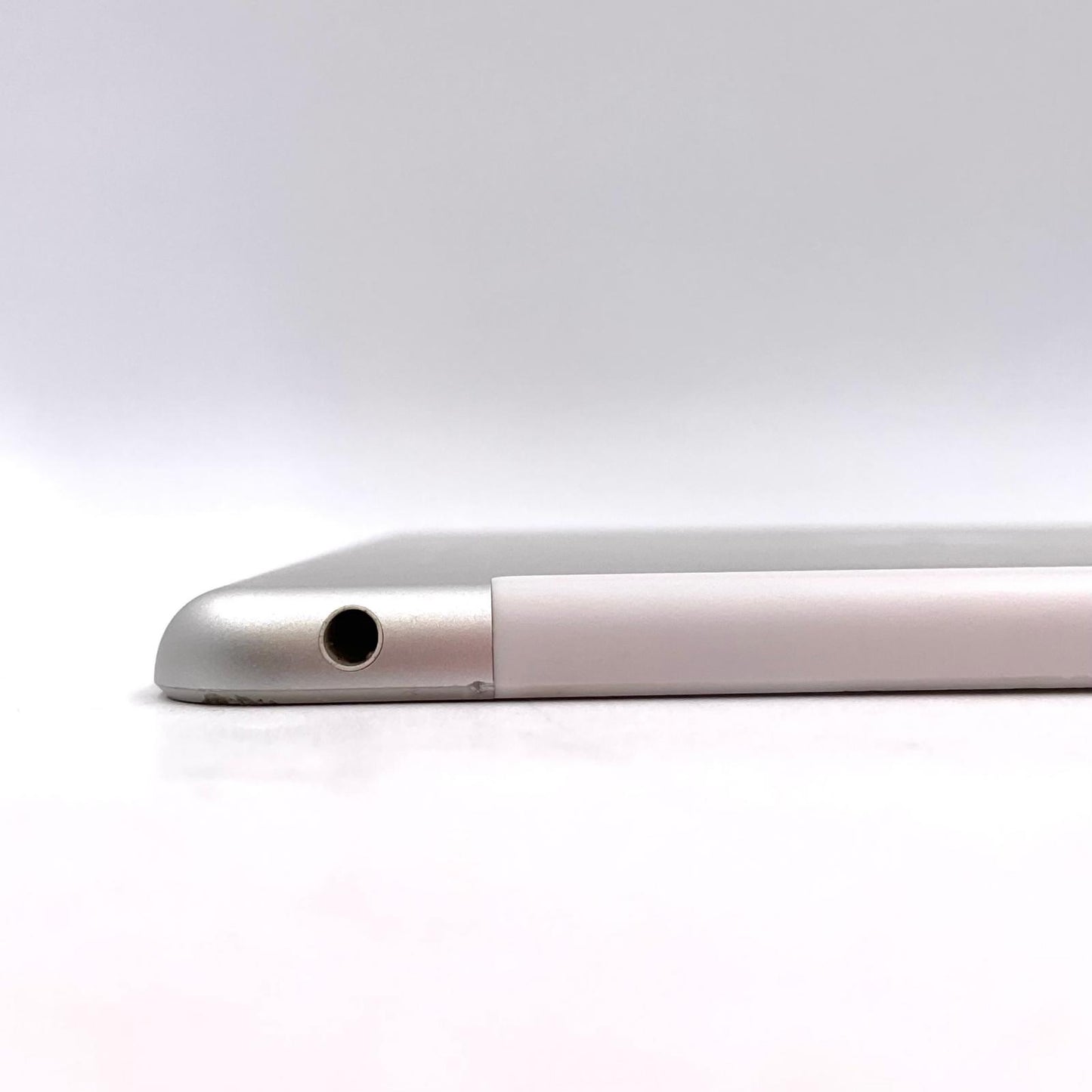 【全額返金保証】【最速発送】Apple iPad iPad 第6世代 128GB シルバー WiFi+Cellular au 白ロム 動作確認済