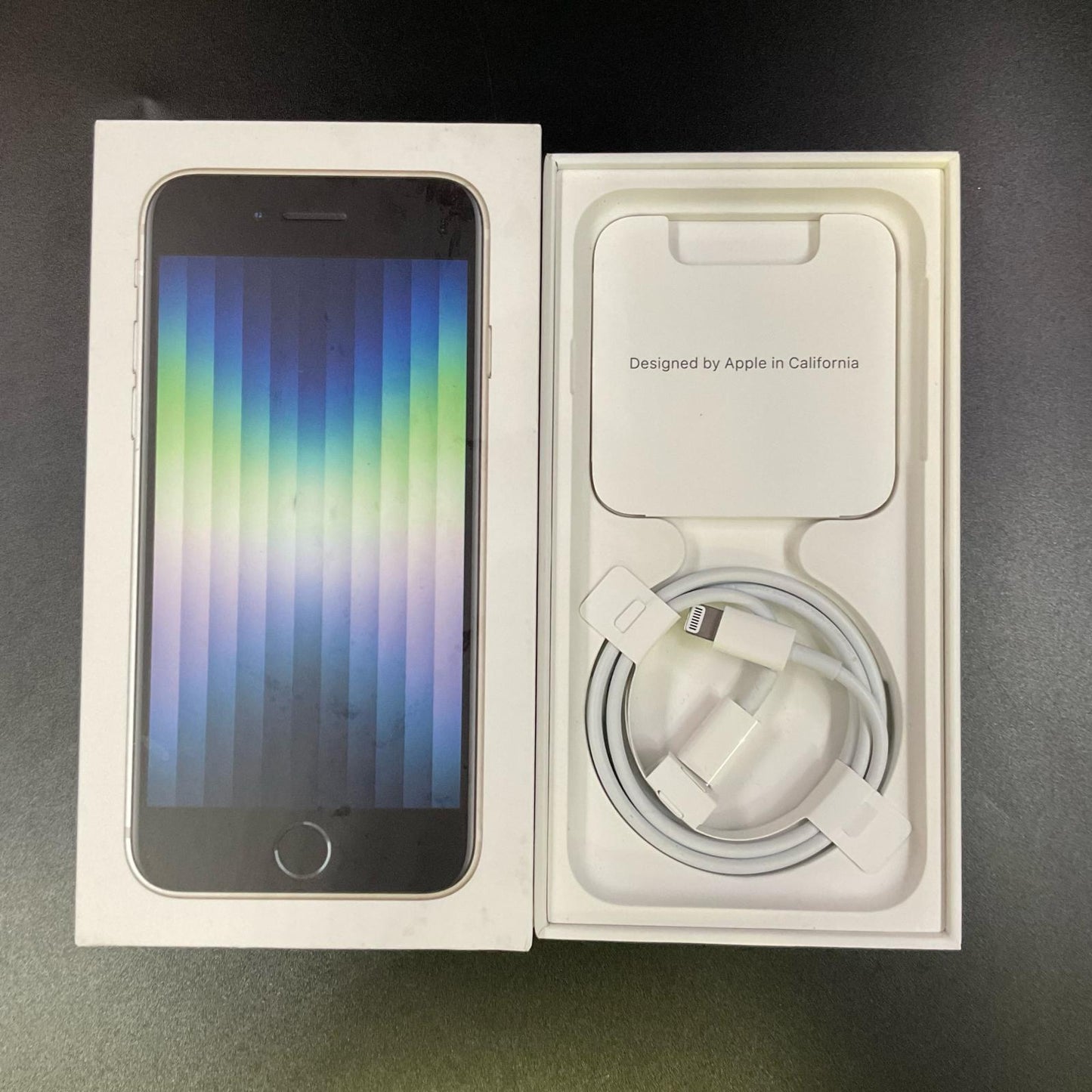 【全額返金保証】【最速発送】Apple iPhone iPhone SE(第3世代) 64GB スターライト au 白ロム 動作確認済 79%