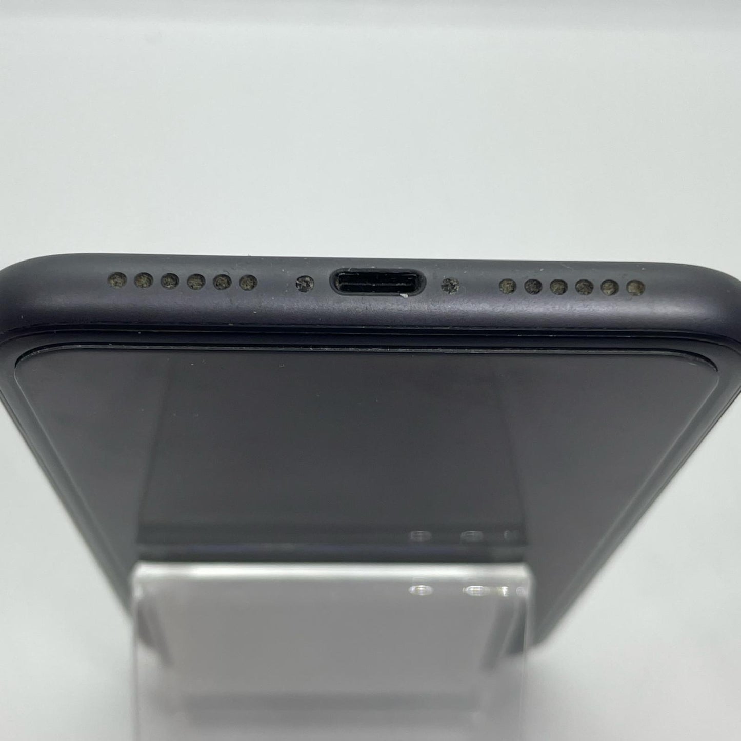 【全額返金保証】【最速発送】Apple iPhone iPhone 11 64GB ブラック au 白ロム 動作確認済 74%