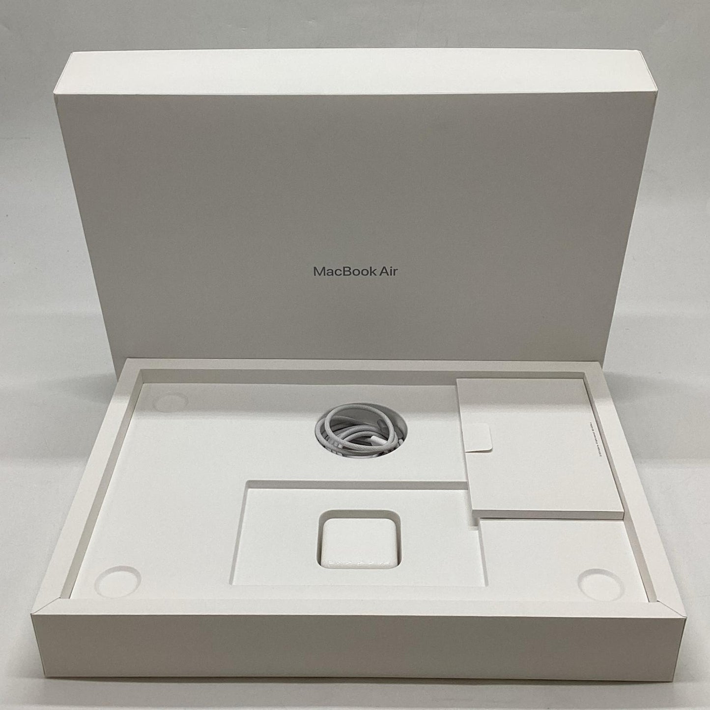 【全額返金保証】【最速発送】Apple MacBook Air 15.3インチ 2024 Apple M3 8GB SSD 256GB シルバー 100% 美品 動作確認済