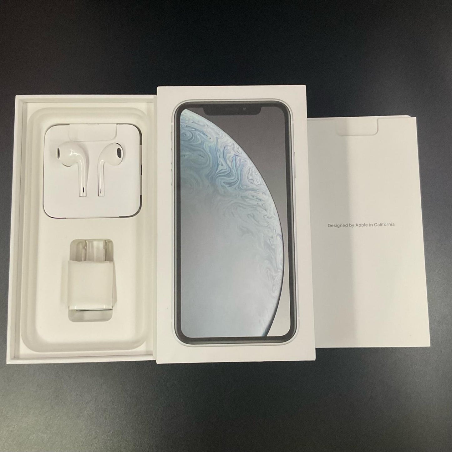 【全額返金保証】【最速発送】Apple iPhone iPhone XR 64GB ホワイト docomo 白ロム 動作確認済 79%