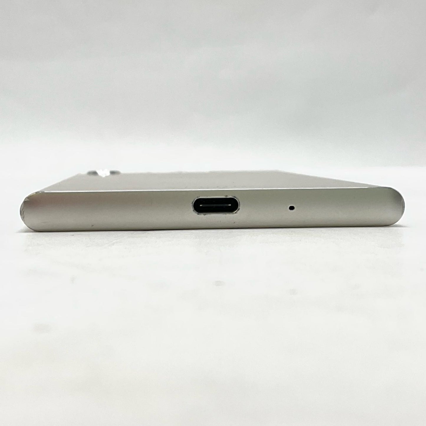 【全額返金保証】【最速発送】Sony Xperia XZ1 64GB シルバー docomo S0-01K 白ロム 動作確認済