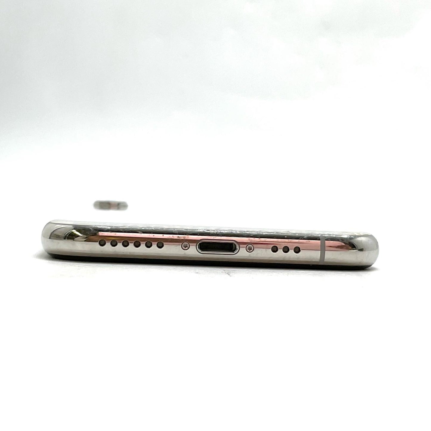 【最速発送】Apple iPhone iPhone XS 64GB シルバー docomo 白ロム【難有】 80%