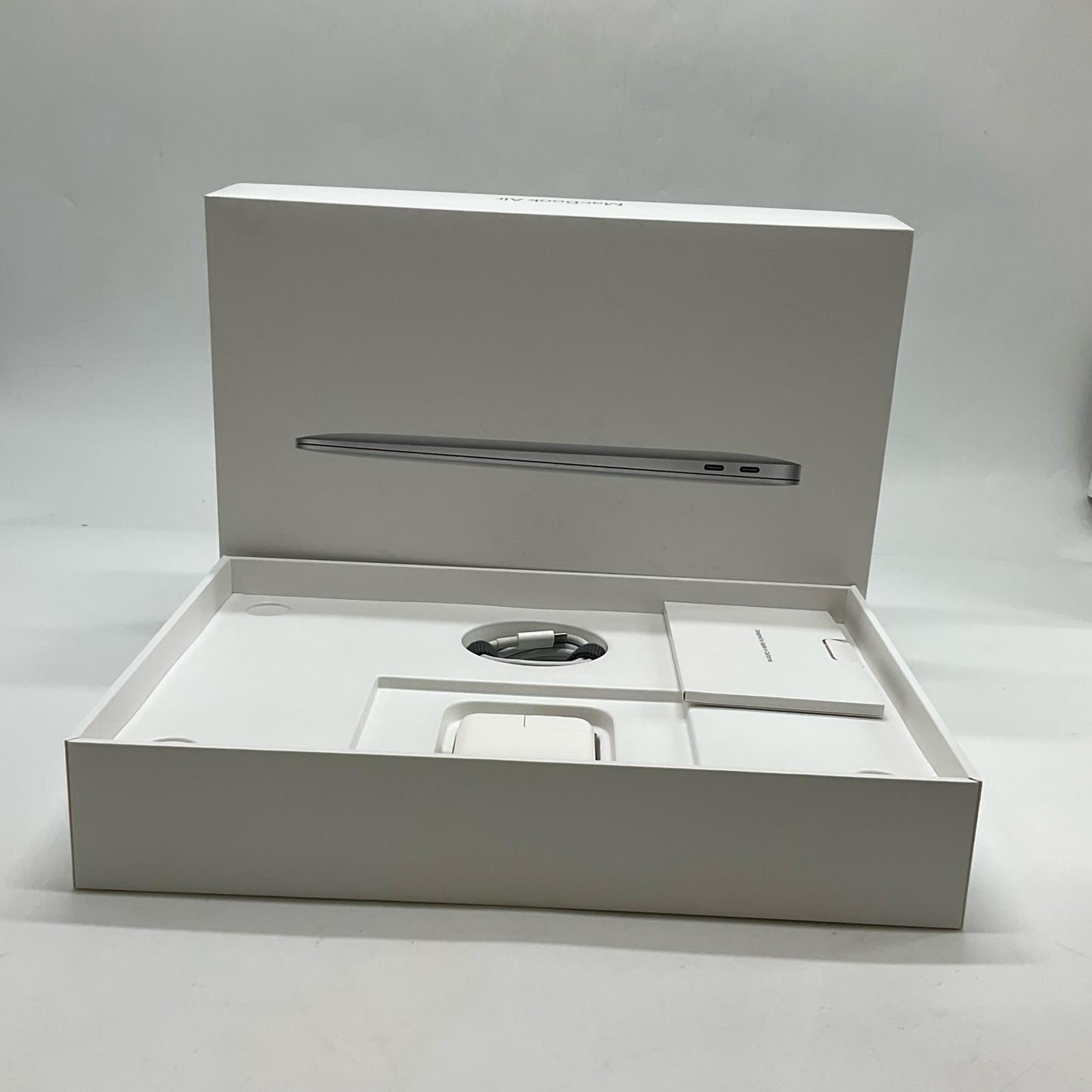 【全額返金保証】【最速発送】Apple MacBook Air 13.3インチ 2020 Apple M1 8GB SSD 512GB シルバー 100% 超美品 動作確認済