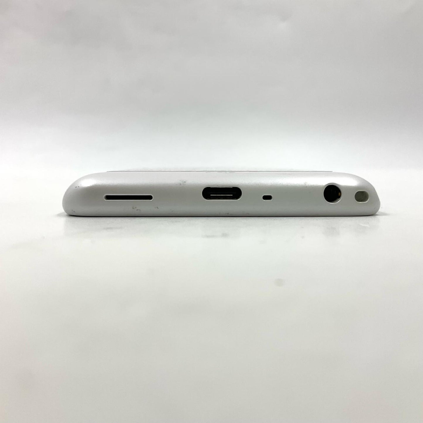 【全額返金保証】【最速発送】FCNT arrows Be4 Plus 64GB ホワイト docomo F-41B 白ロム 動作確認済