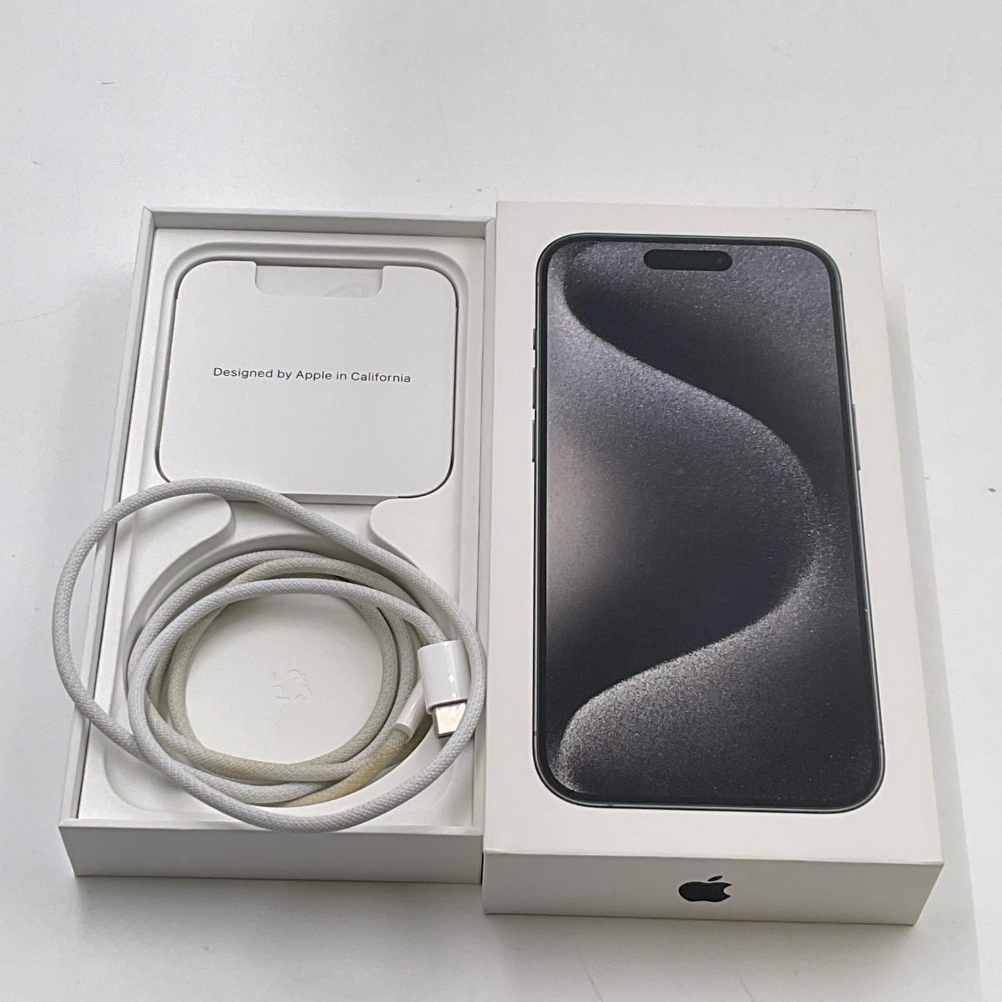【全額返金保証】【最速発送】Apple iPhone iPhone 15 Pro 128GB ブラックチタニウム docomo 白ロム 動作確認済 88%