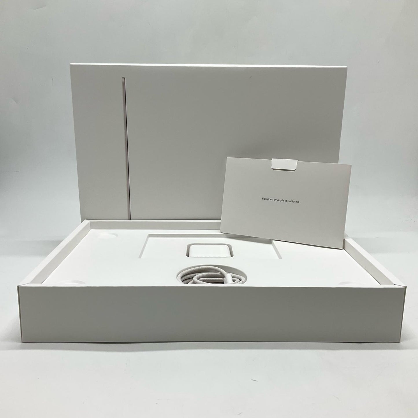 【全額返金保証】【最速発送】Apple MacBook Air 13.6インチ 2022 Apple M2 8GB M.2 SSD 512GB シルバー 99% 動作確認済