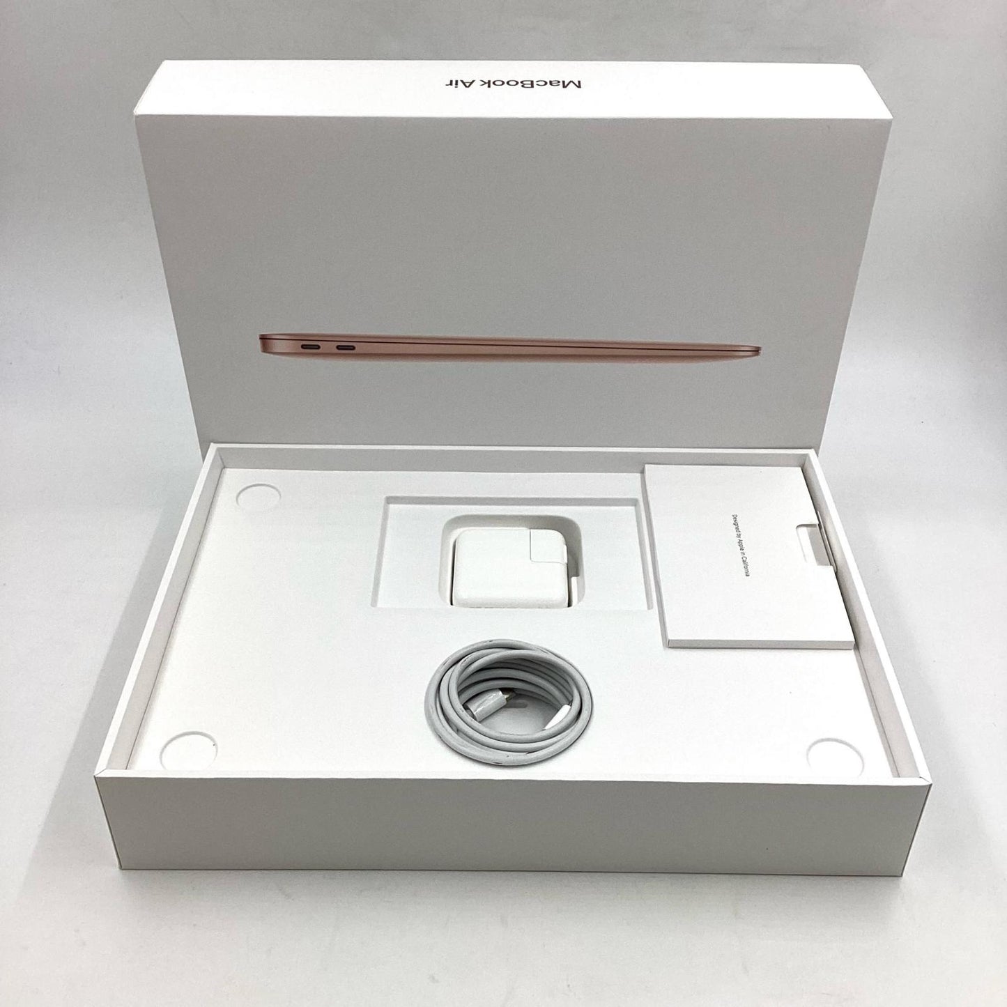 【全額返金保証】【最速発送】Apple MacBook Air 13インチ 2020 i3 デュアルコア 1.1GHz 8GB M.2 SSD 256GB ゴールド 82.1% 動作確認済
