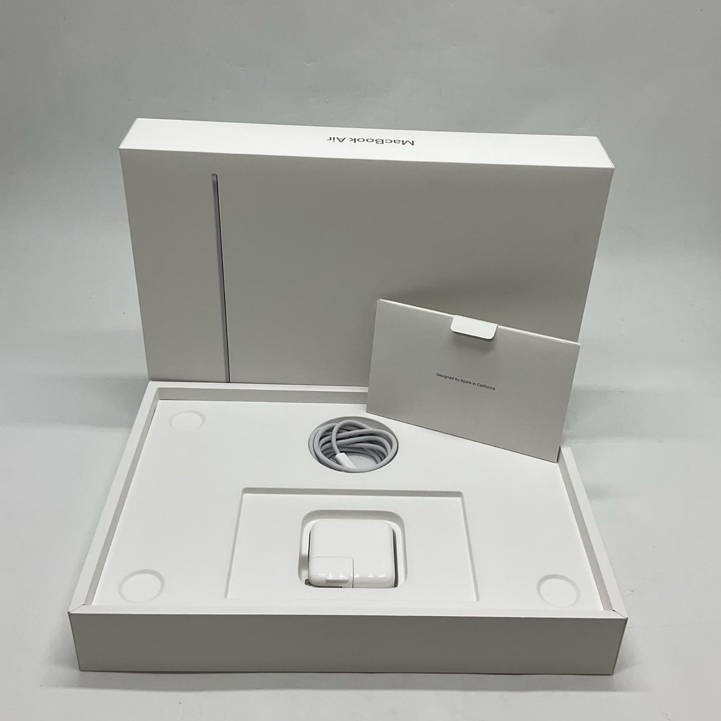 【全額返金保証】【最速発送】Apple MacBook Air 13インチ 2025 M4 16GB M.2 SSD 256GB シルバー 100% 超美品 動作確認済