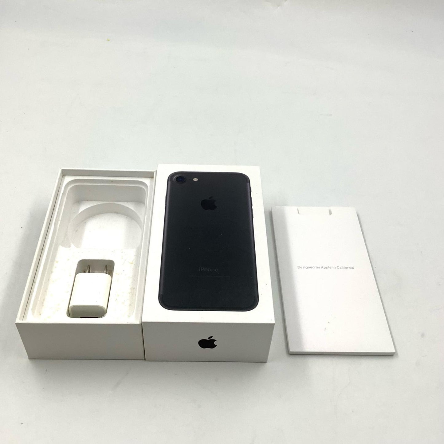 【全額返金保証】【最速発送】Apple iPhone iPhone SE(第2世代) 64GB ブラック au 白ロム 動作確認済 74%
