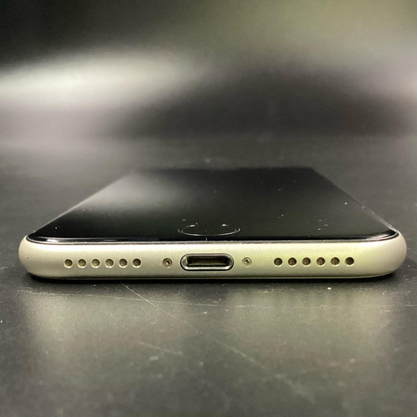 【全額返金保証】【最速発送】Apple iPhone iPhone SE(第3世代) 64GB スターライト Softbank 動作確認済 77%
