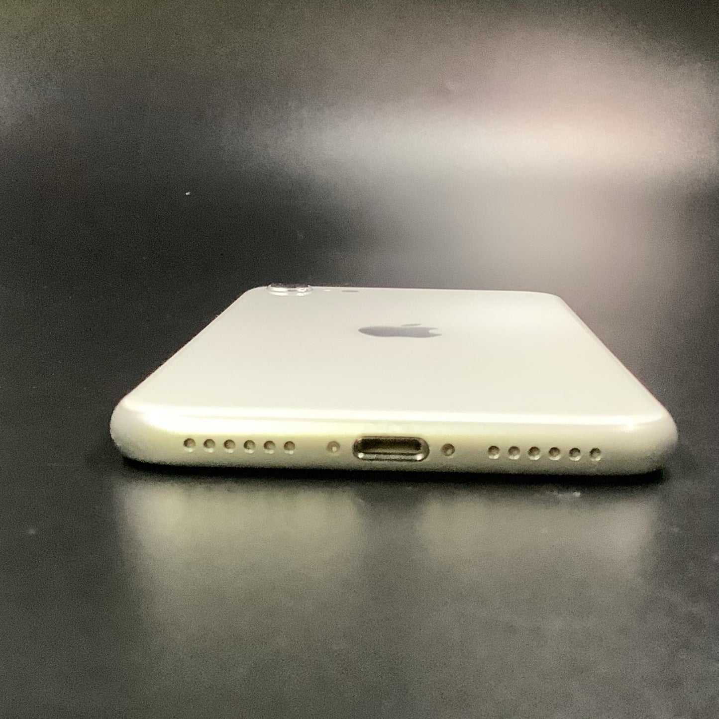 【全額返金保証】【最速発送】Apple iPhone iPhone SE(第2世代) 64GB ホワイト au 白ロム 動作確認済 86%