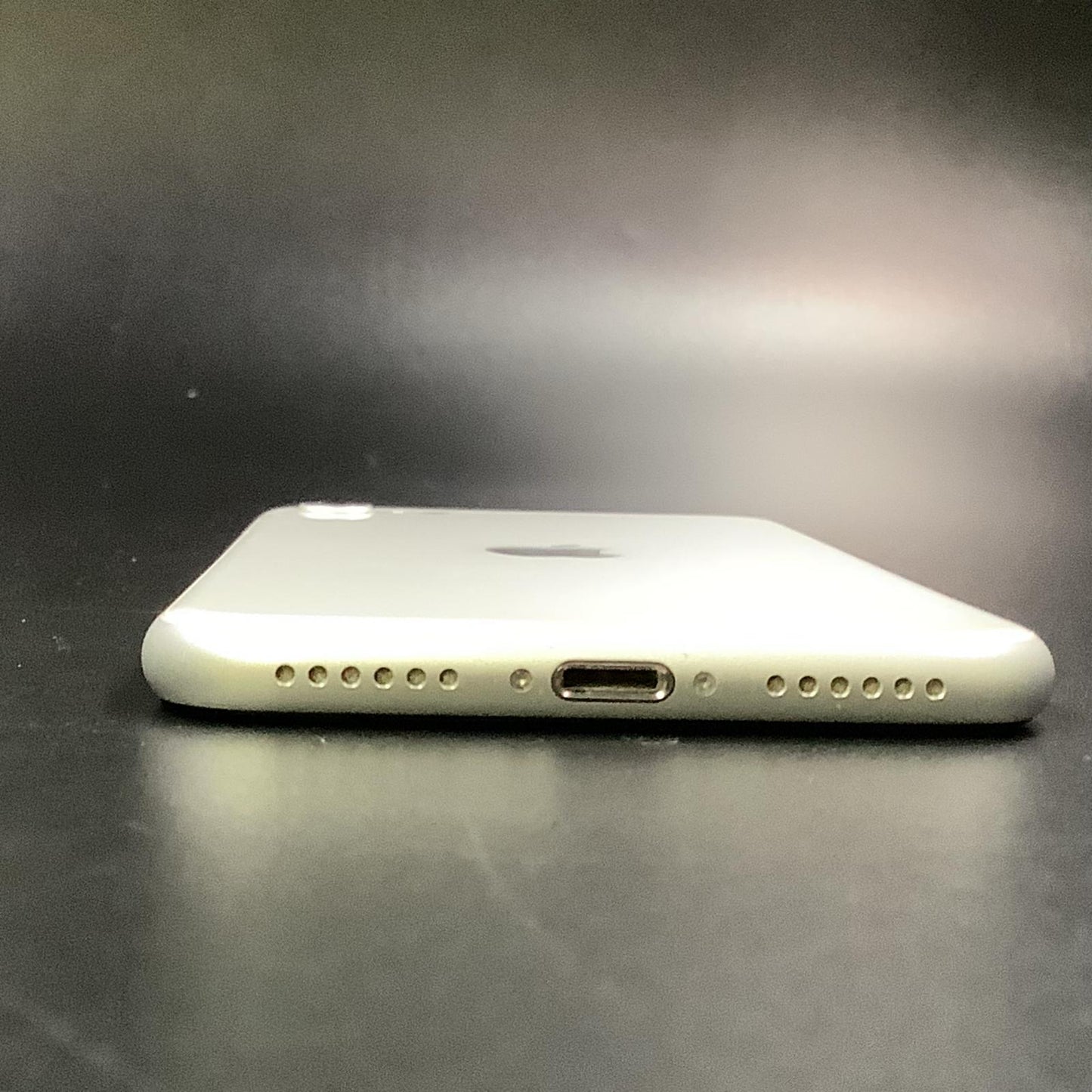 【全額返金保証】【最速発送】Apple iPhone iPhone SE(第2世代) 64GB ホワイト au SIMフリー 白ロム 美品 動作確認済 80%