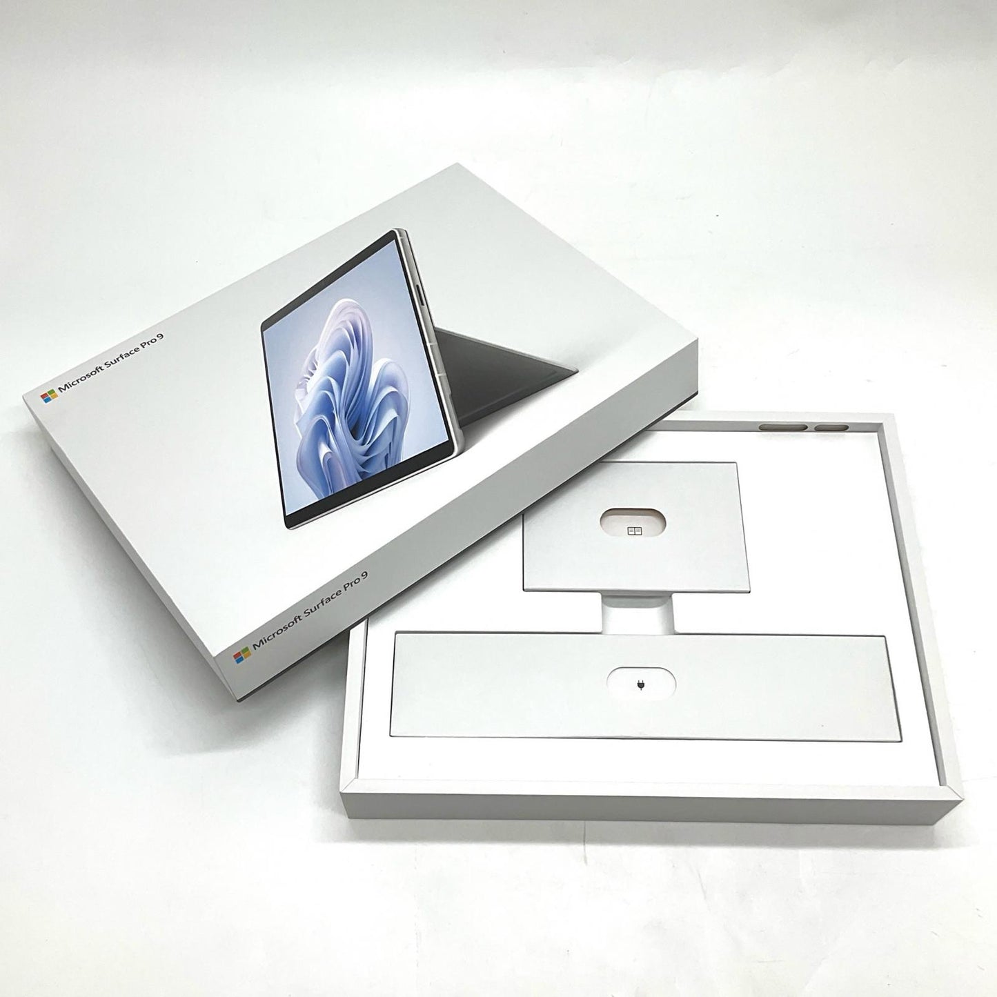 【全額返金保証】【最速発送】Microsoft Surface Pro 9 RU8-00010 1996 Microsoft SQ3 8GB M.2 SSD 256GB 92.9% 美品 動作確認済