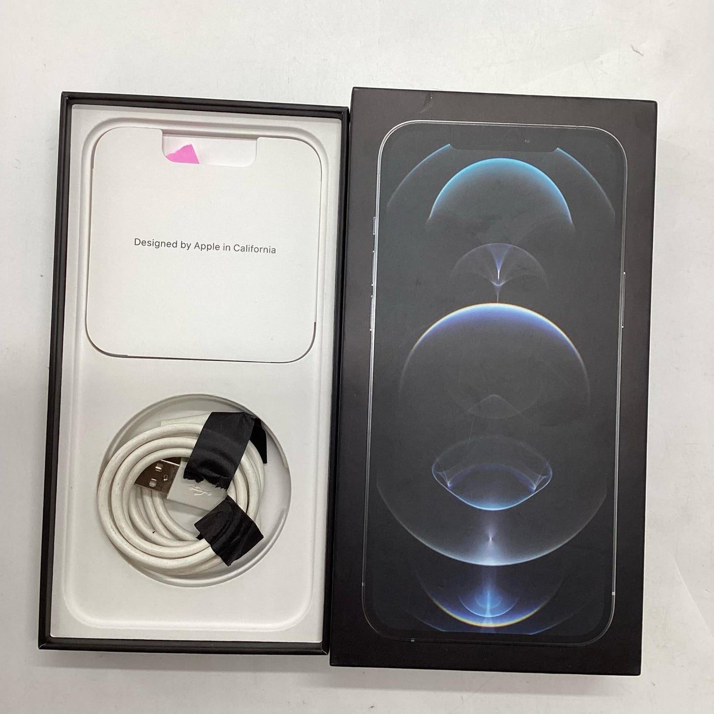 【全額返金保証】【最速発送】Apple iPhone iPhone 12 Pro Max 128GB シルバー docomo 白ロム 美品 動作確認済 80%