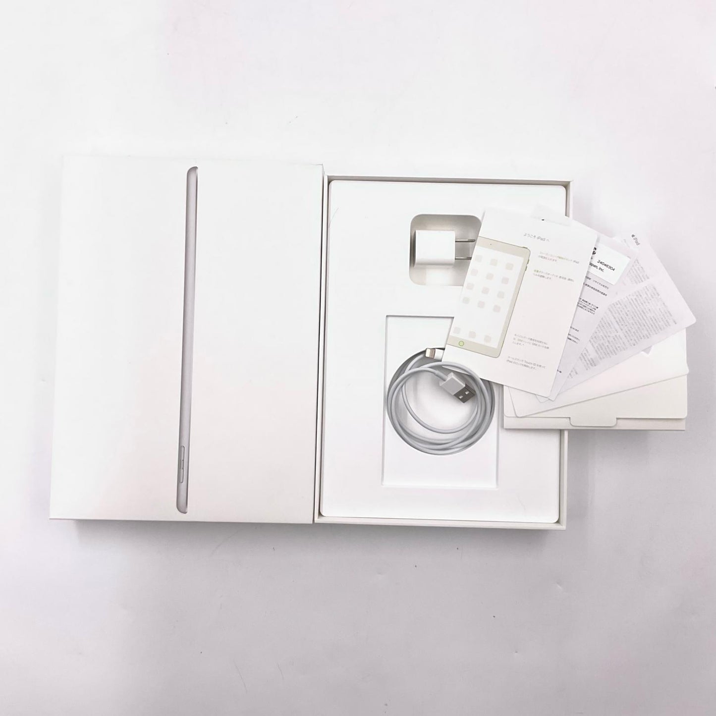 【全額返金保証】【最速発送】Apple iPad iPad 9.7インチ 第5世代 32GB シルバー WiFi+Cellular docomo 白ロム 美品 動作確認済