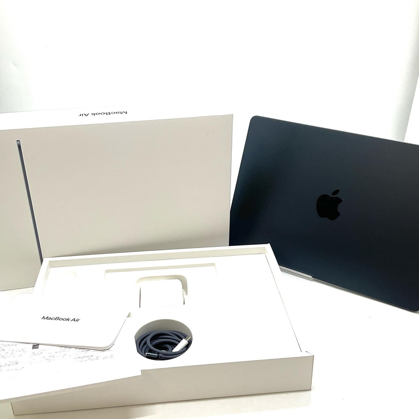【全額返金保証】【最速発送】Apple MacBook Air 13.6インチ 2022 Apple M2 8GB 256GB ミッドナイト 100% 美品 動作確認済