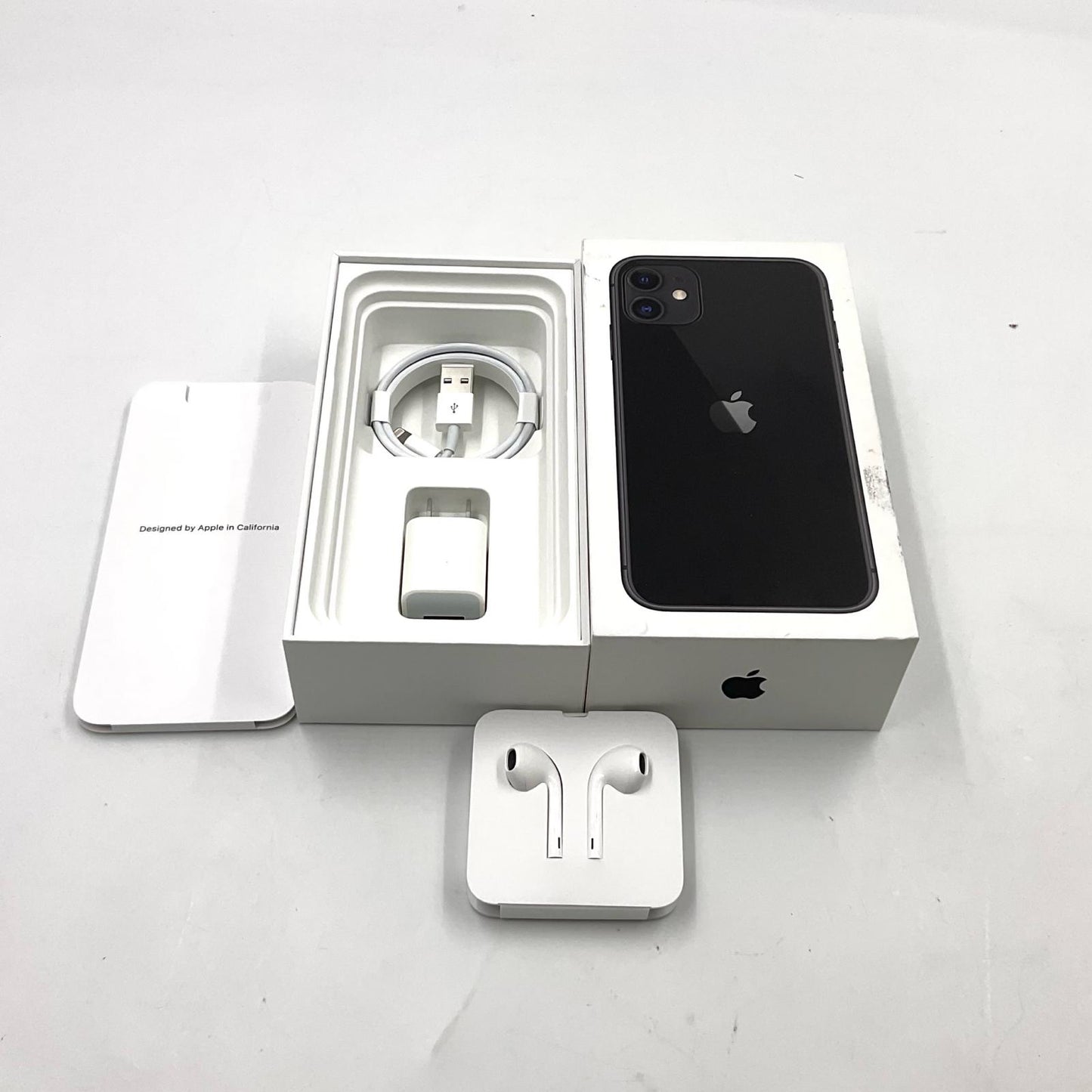 【最速発送】Apple iPhone iPhone 11 128GB ブラック docomo 白ロム【難有】