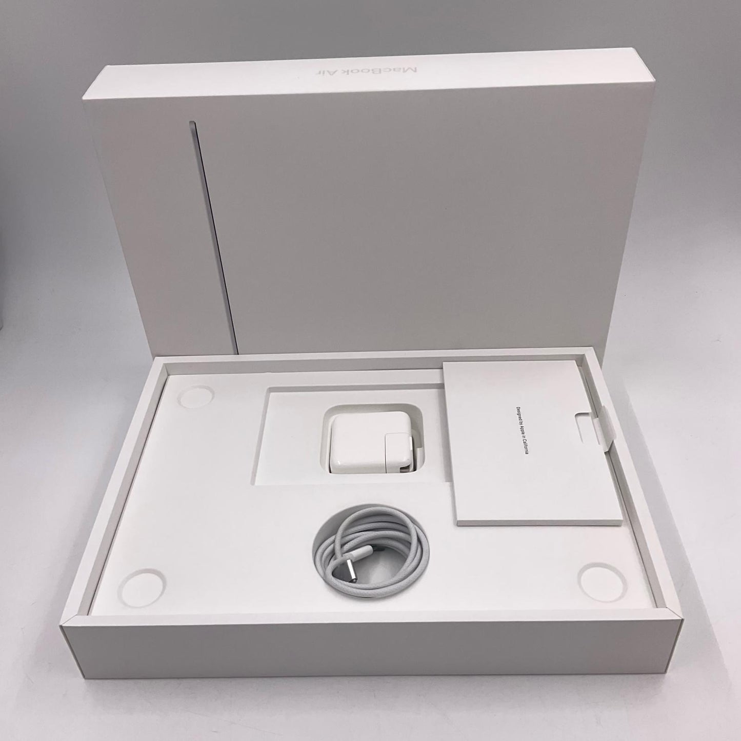 【全額返金保証】【最速発送】Apple MacBook Air 13.6インチ 2022 M2 8コア 8GB 256GB シルバー 100% 超美品 動作確認済