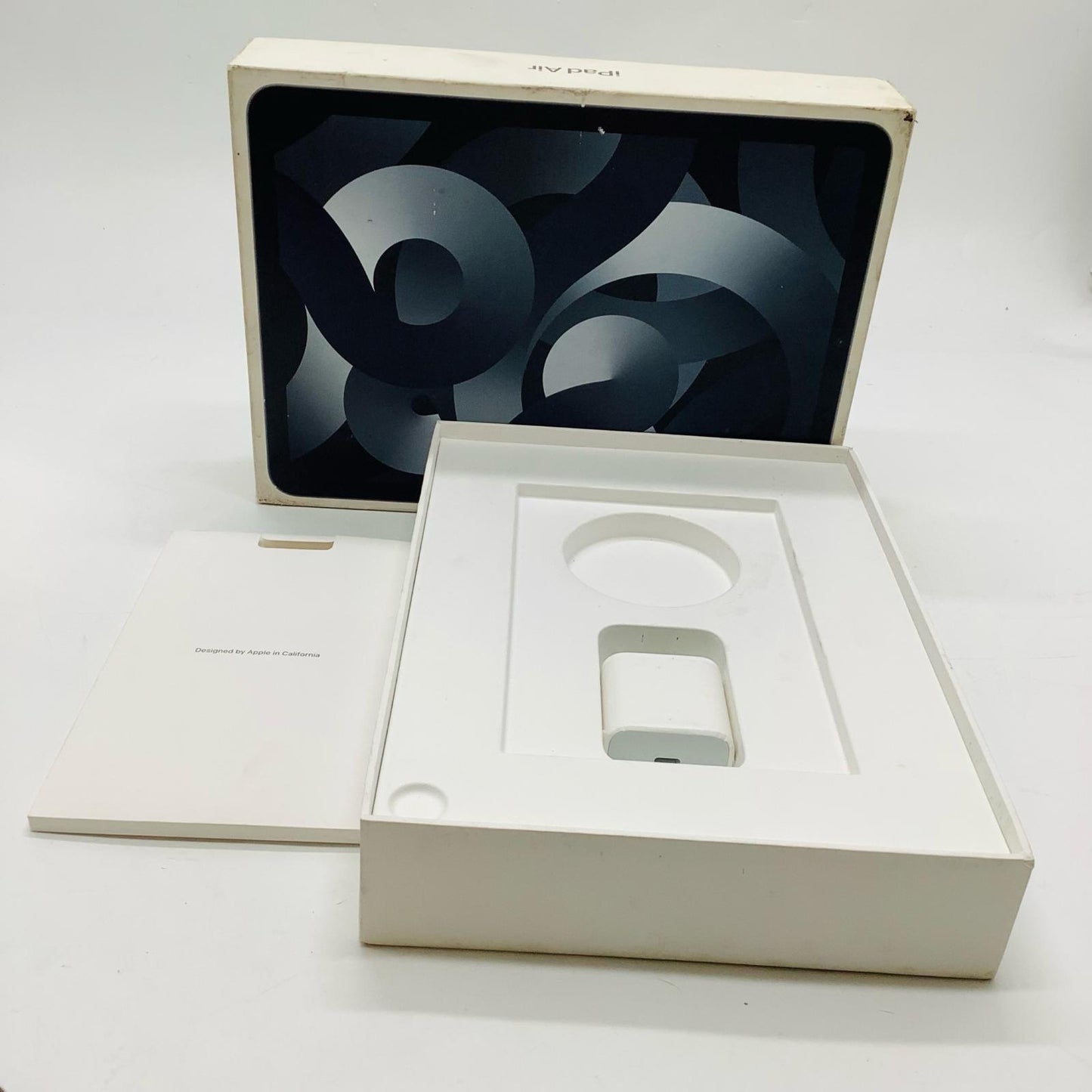 【全額返金保証】【最速発送】Apple iPad Air 10.9インチ 第5世代 64GB スペースグレイ WiFi+Cellular docomo 白ロム 美品 動作確認済