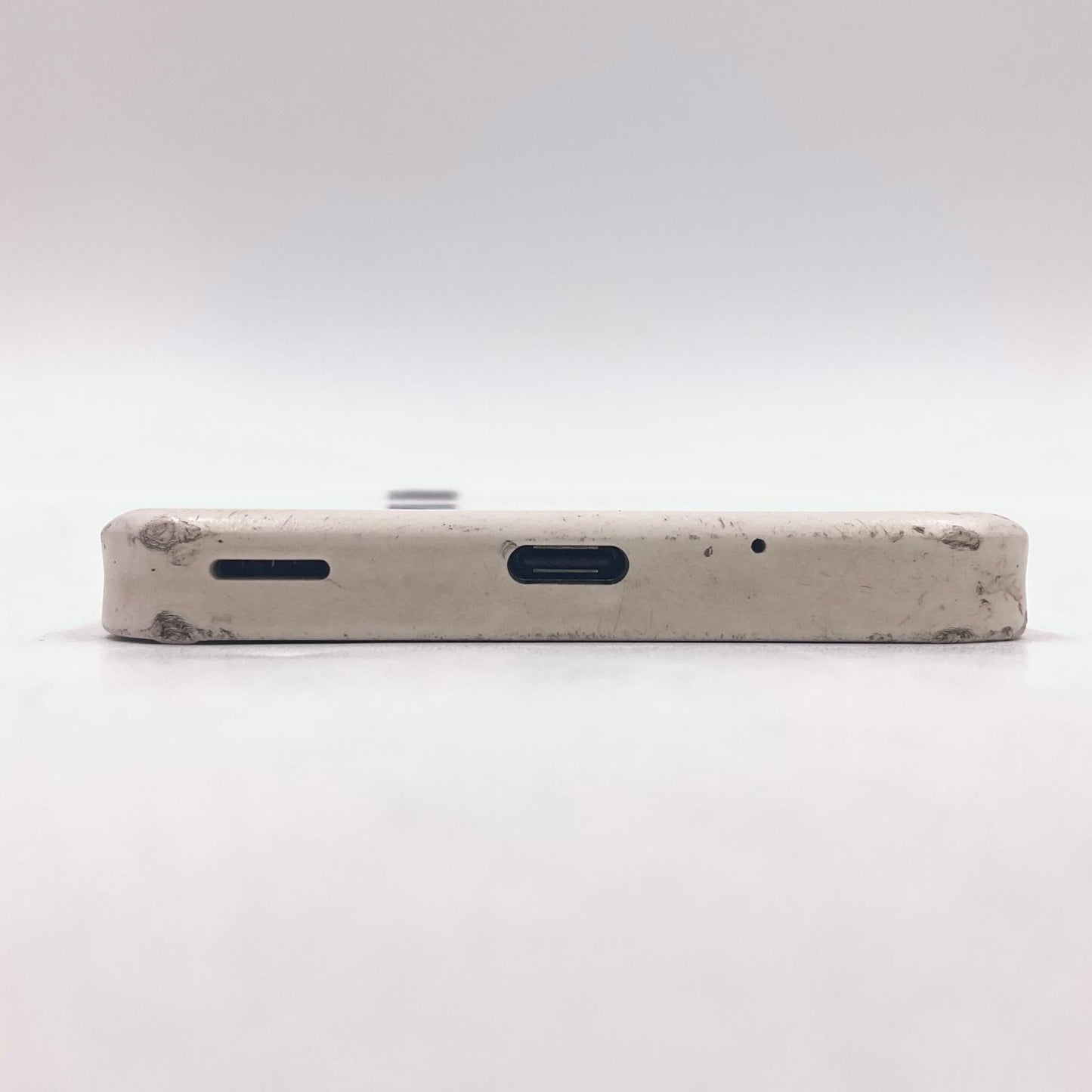 【最速発送】 AQUOS wish2 64GB ホワイト系 docomo SIMフリー SH-51C 白ロム【難有】