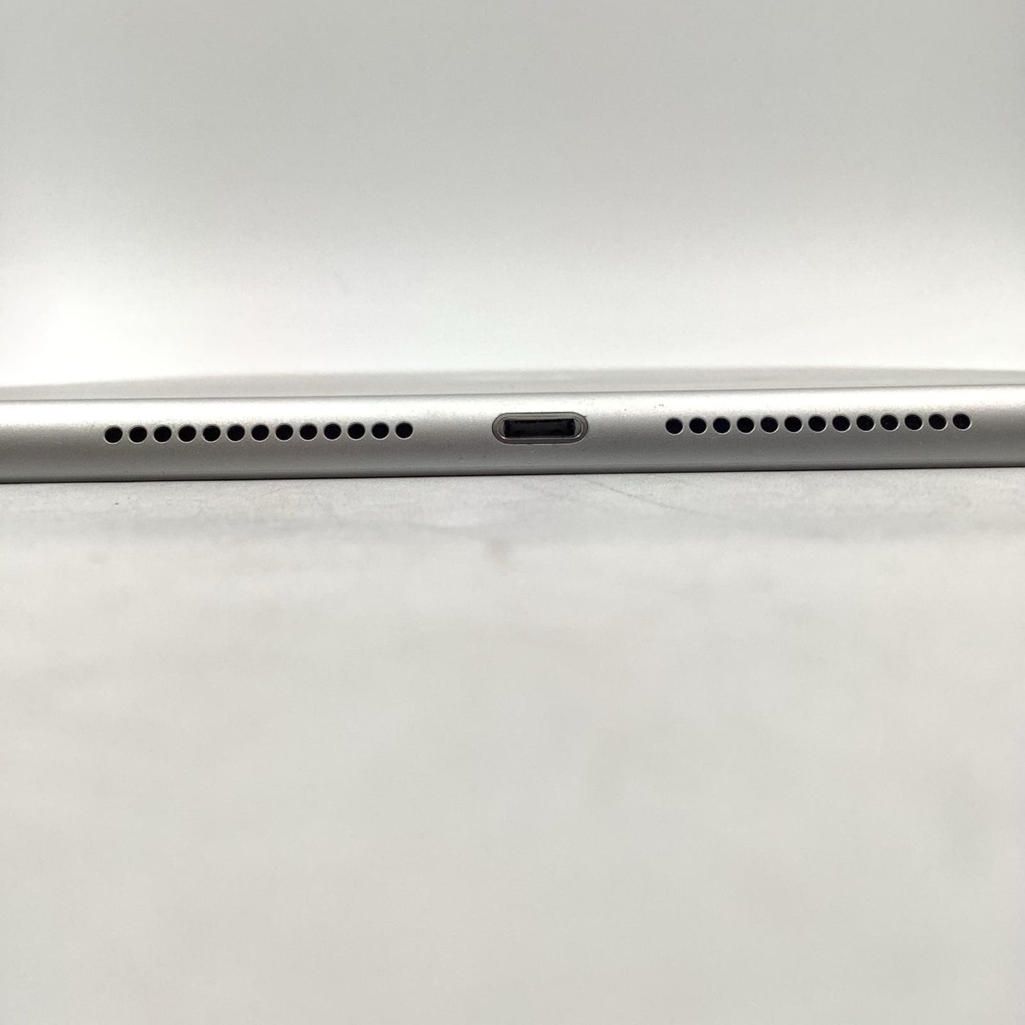 【最速発送】Apple iPad iPad 第7世代 Wi-Fi 32GB Silver【難有】